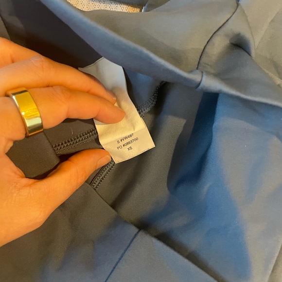 Vuori Evolve Legging in Pool Blue - Picture 4 of 5